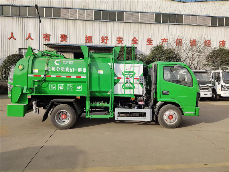 東風8方餐廚垃圾車(方罐)