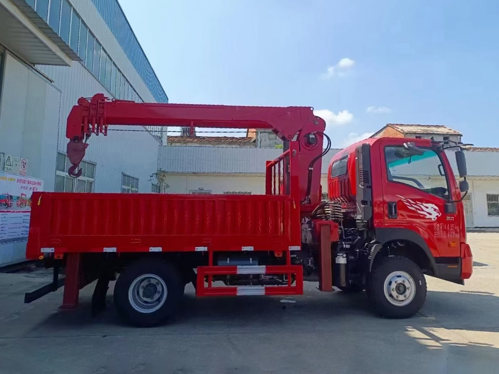 國六重汽藍牌長威5噸四節直臂隨車吊