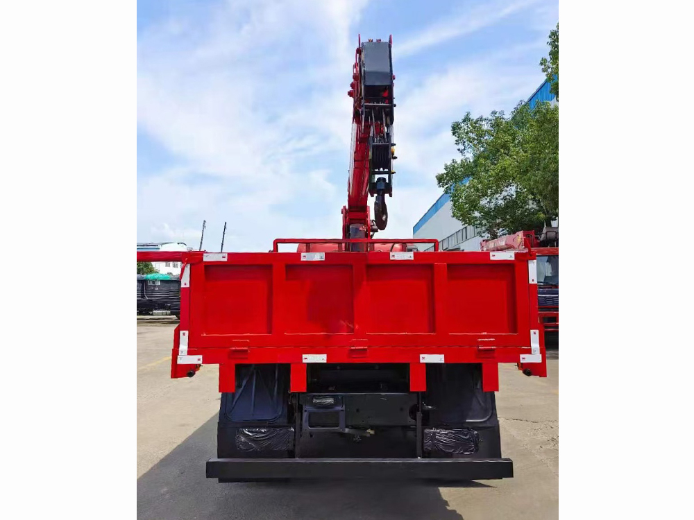 國六重汽藍牌長威5噸四節直臂隨車吊