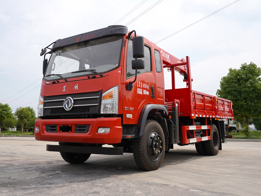 國六東風長威6.3噸四節直臂隨車吊